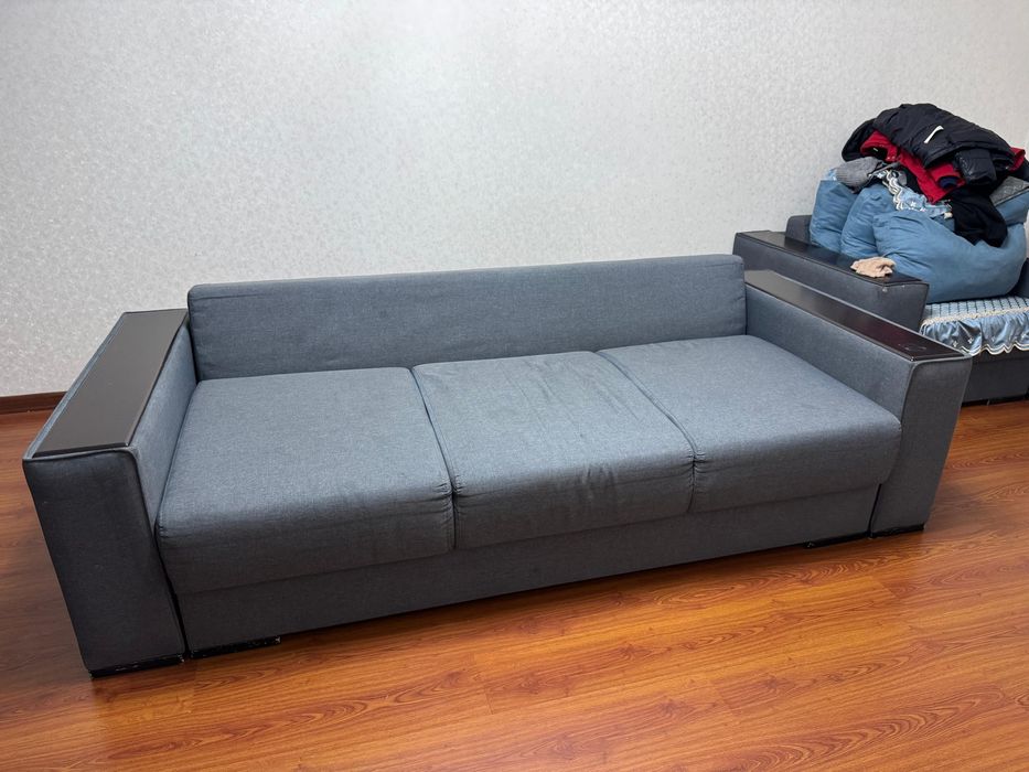 Бесплатно Диван большой для зала