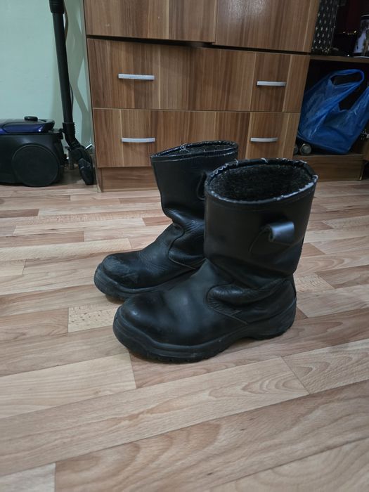 Продам рабочие сапоги ботинки