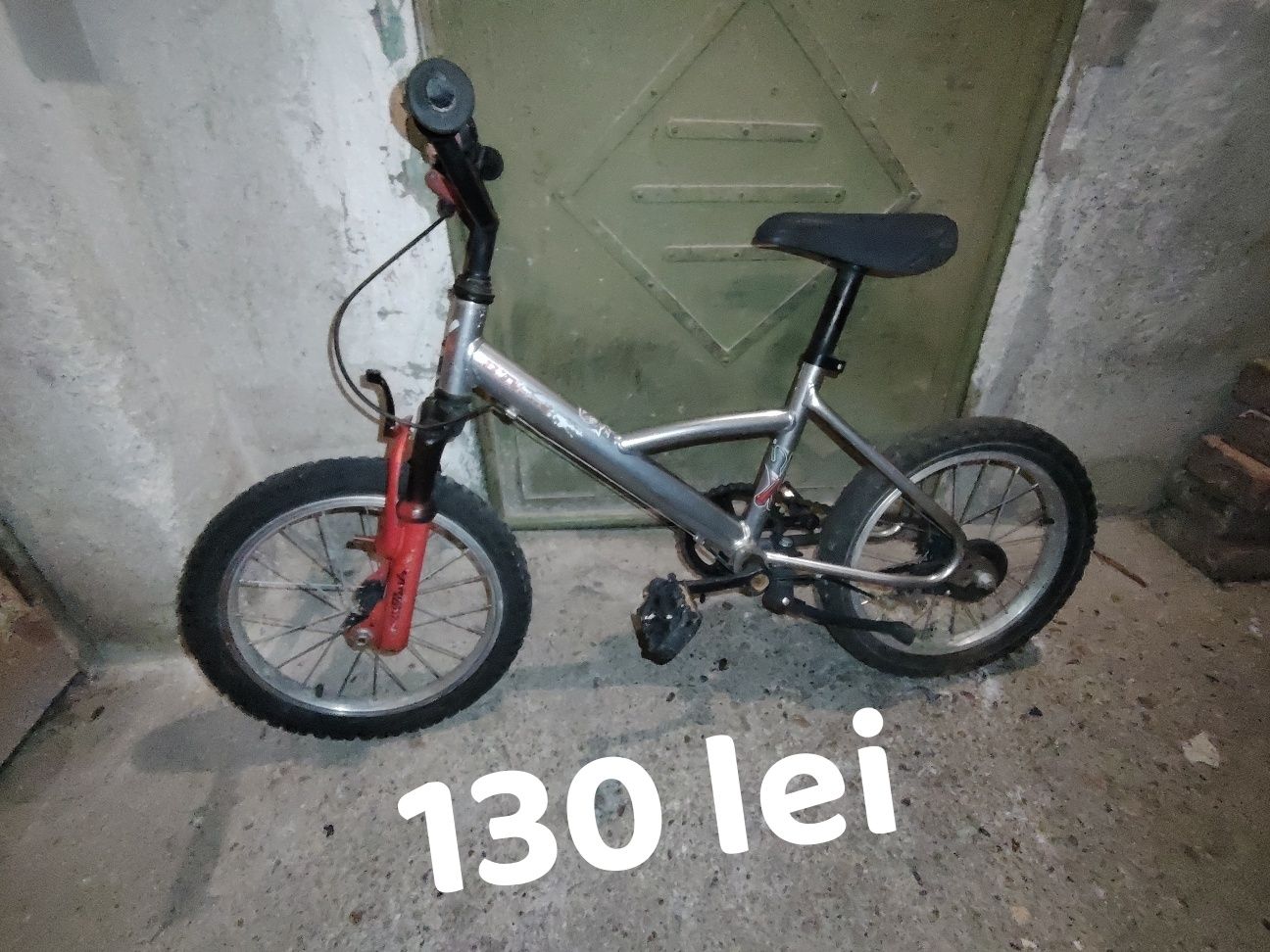 Biciclete pentru copii și adulti.