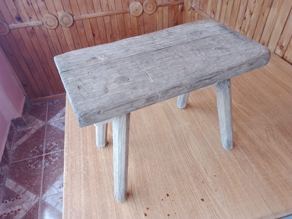 Vând scaun rustic vechi confectionat manual