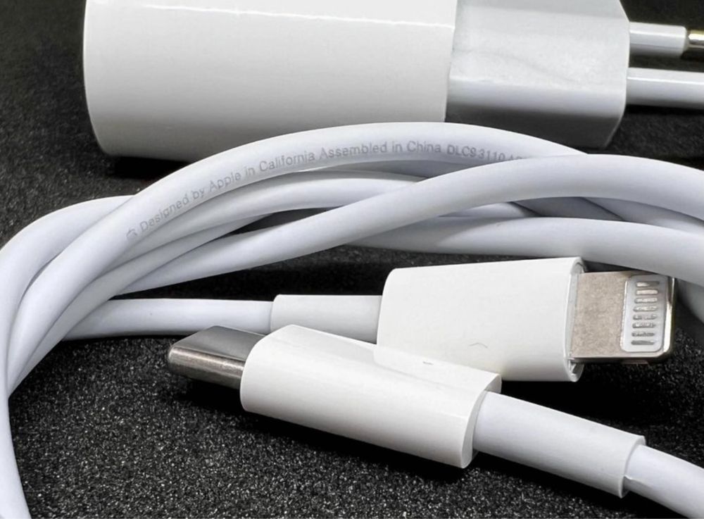 ОРИГИНАЛНО fast charge зарядно за iPhone, КОМПЛЕКТ вкл. кабел!
