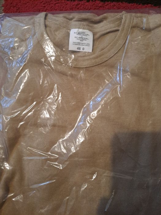 Vând bocanci și ținută militară