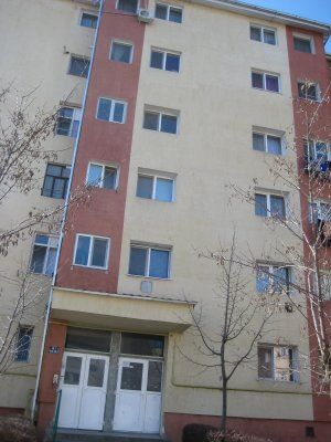 Schimb garsoniera cu apartament