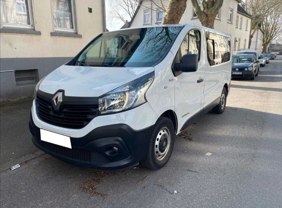 Închiriere microbuz dubă 8+1 + spațiu transport marfă