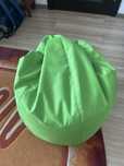 Fotoliu puf verde si usor de carat