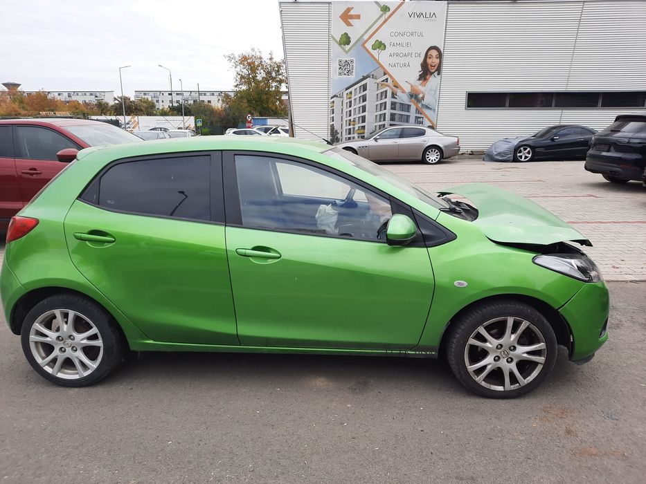 Vand Mazda 2 avariata
