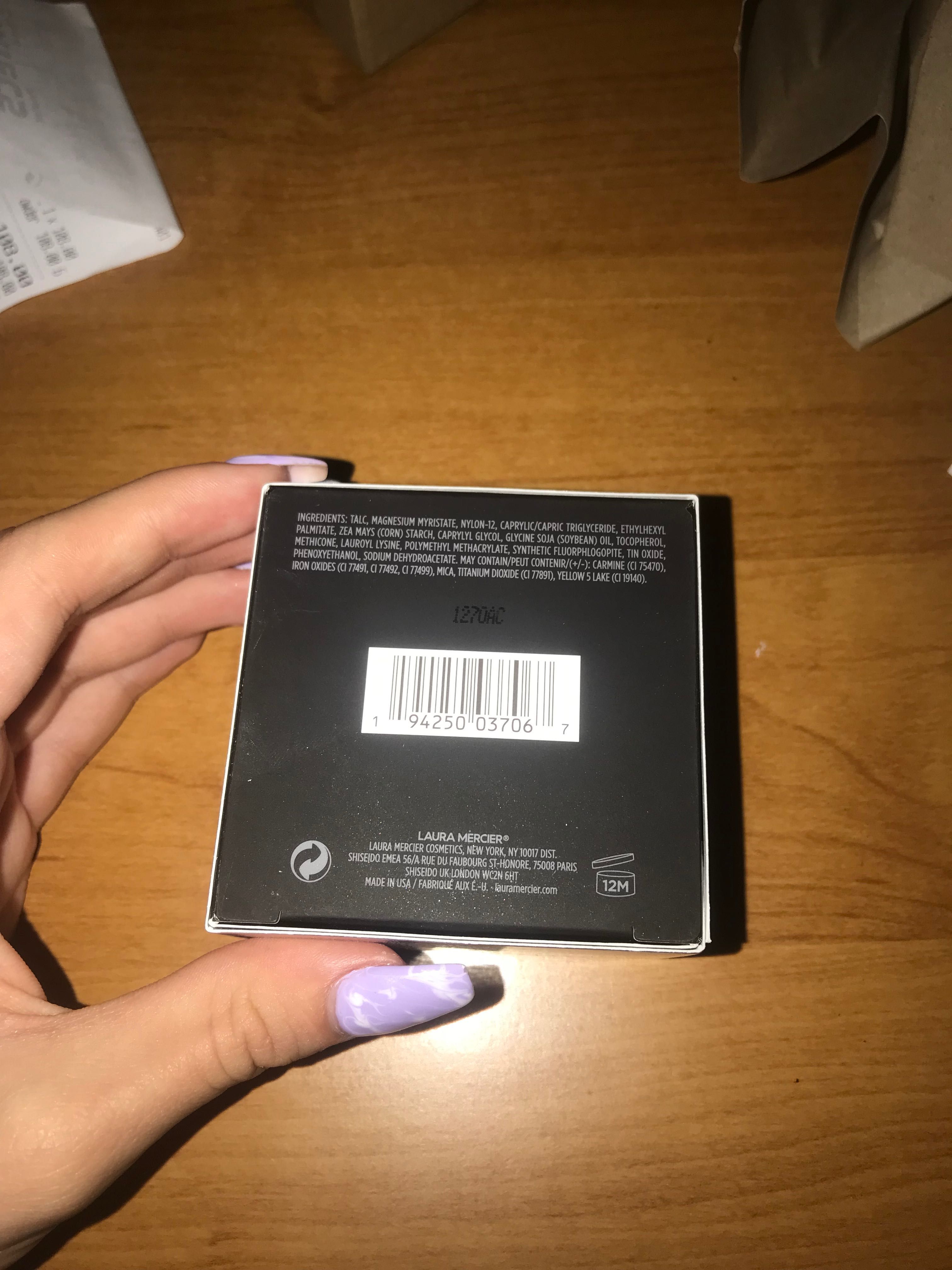 Фиксираща насипна пудра за лице- Laura Mercier Translucent Powder