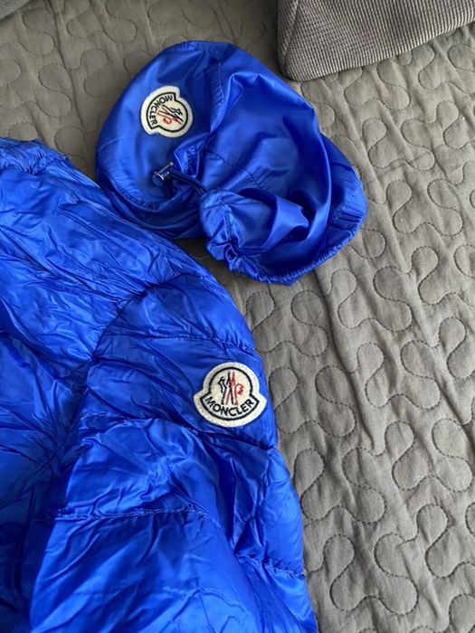 Moncler 4 размер 370 лв.Якето е за всички сезони.