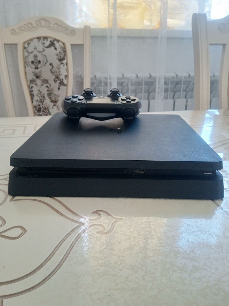 Playstation 4 slim