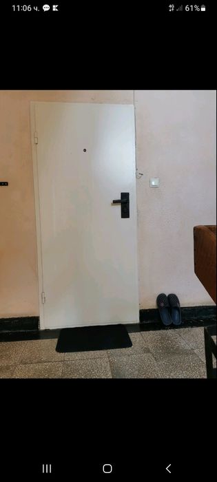 Продавам метална врата със секретна брава