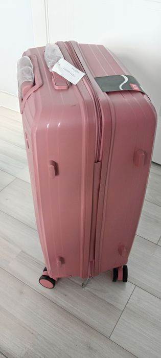 Продаю новый чемодан, покупали ребёнку цвет другой хочет