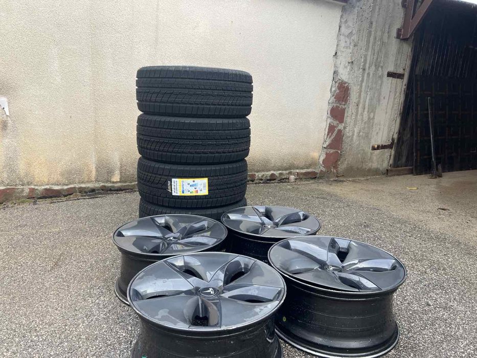 Джанти и гуми 18 за Тесла Модел 3