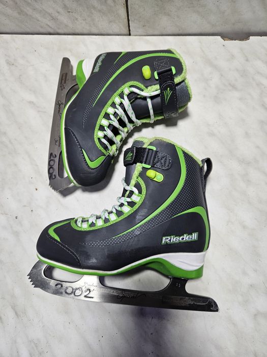 Patine 2002 gheata patinaj artistic Riedell marime eu  32-33 (21 cm)