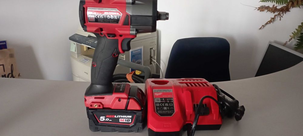 Scule de mana cu acumulatori de inchiriat