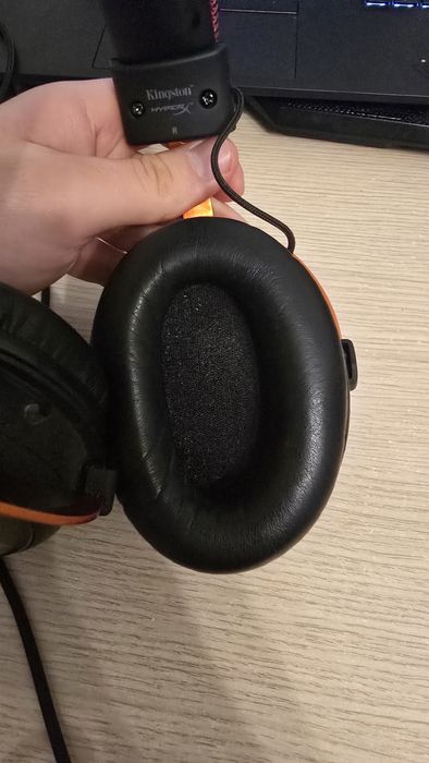 Casto Hyperx Cloud 2