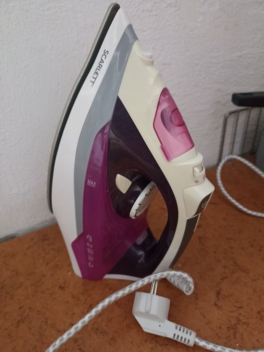 Утюг б/у Scarlett отдам даром