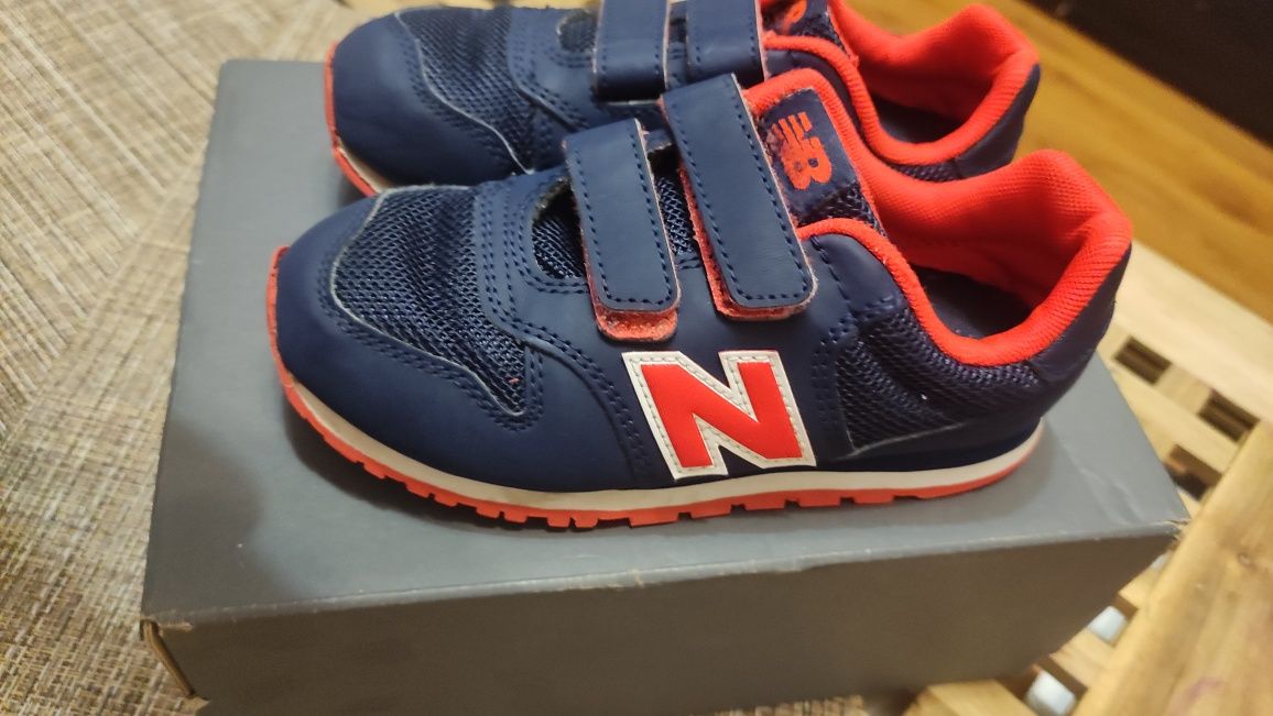 Маратонки за момче New balance.