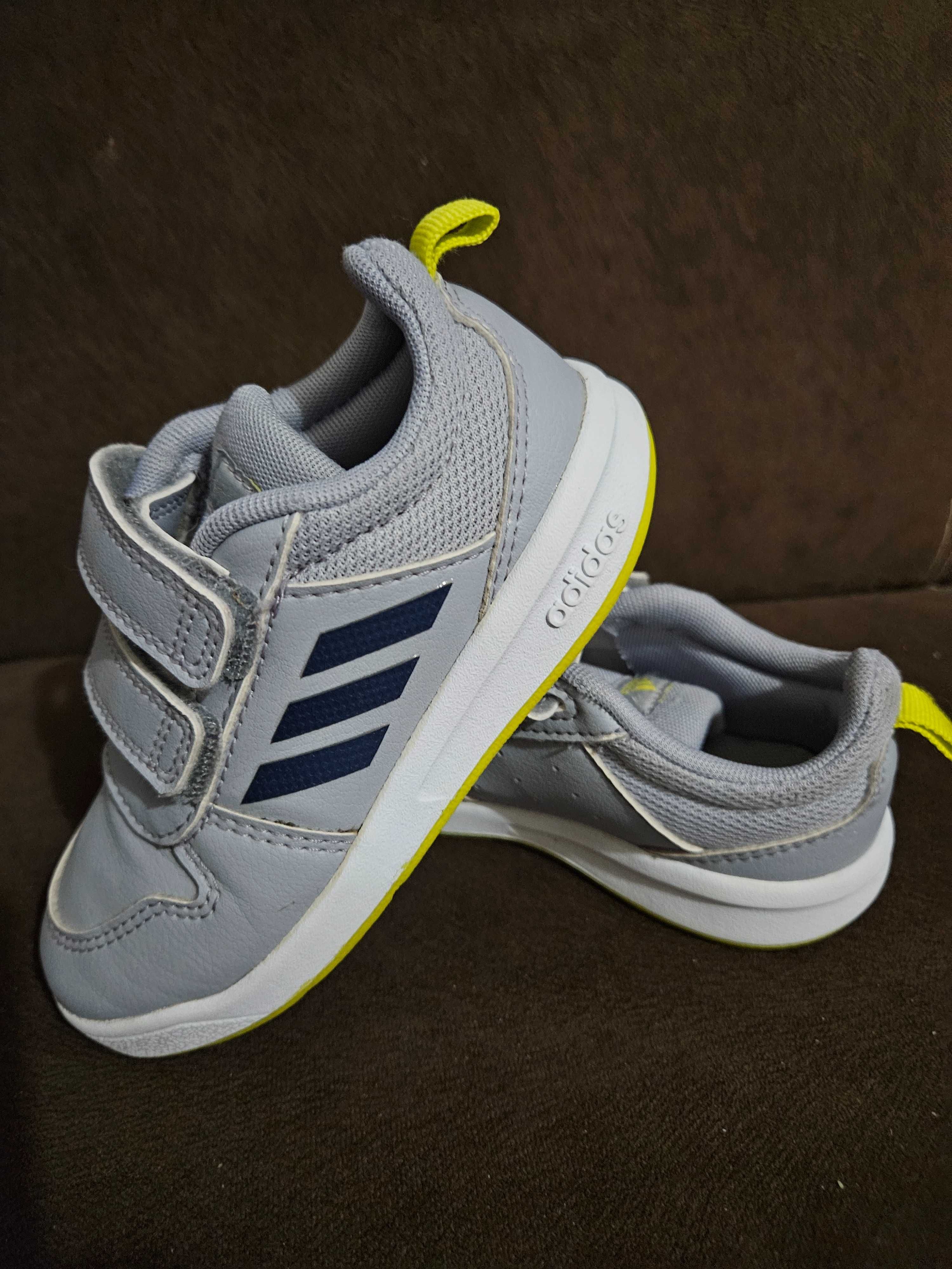 Adidas маратонки адидас