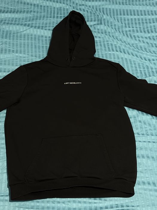 Hanorac negru cu imprimeu alb