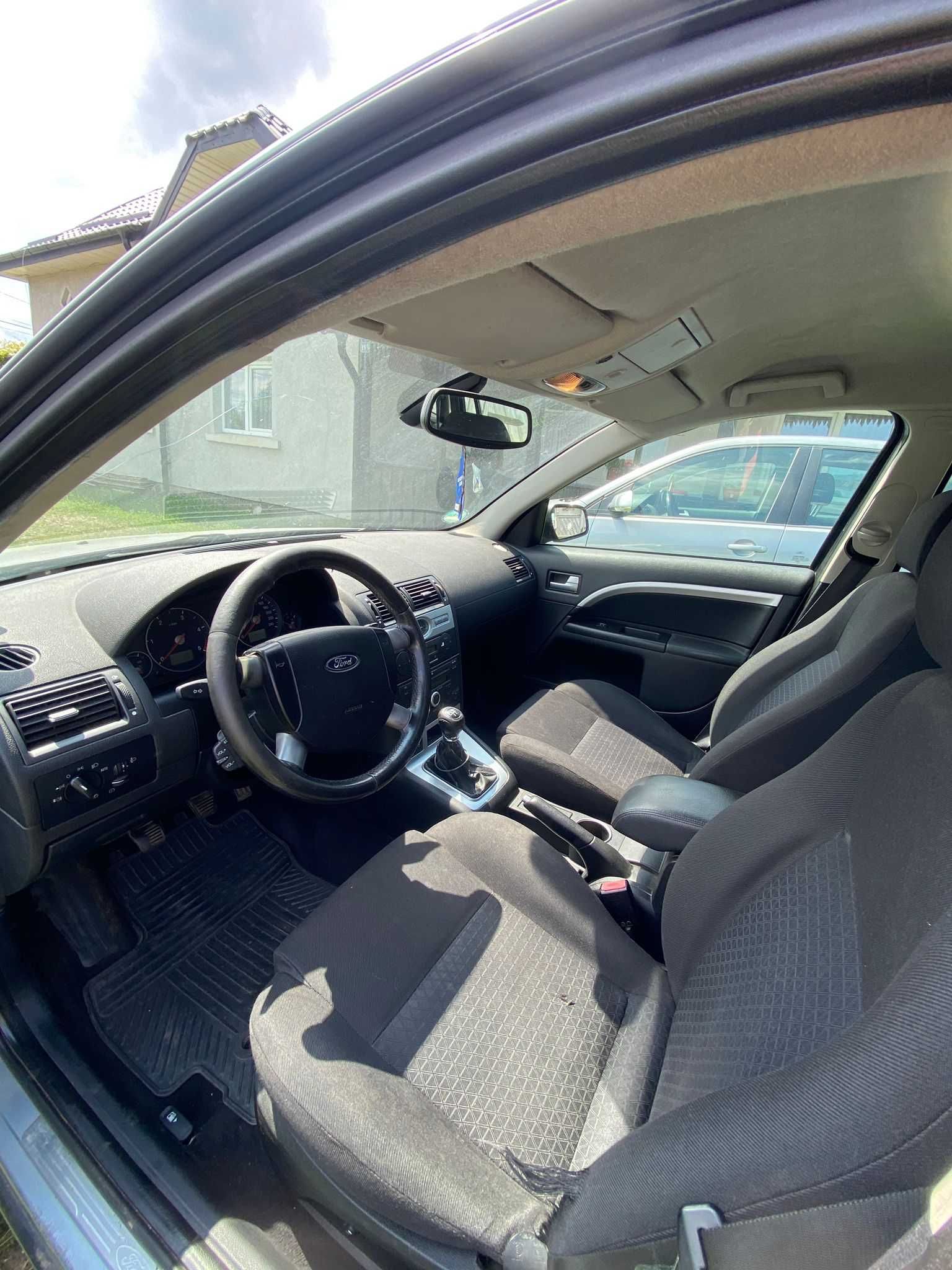 Vând Ford Mondeo