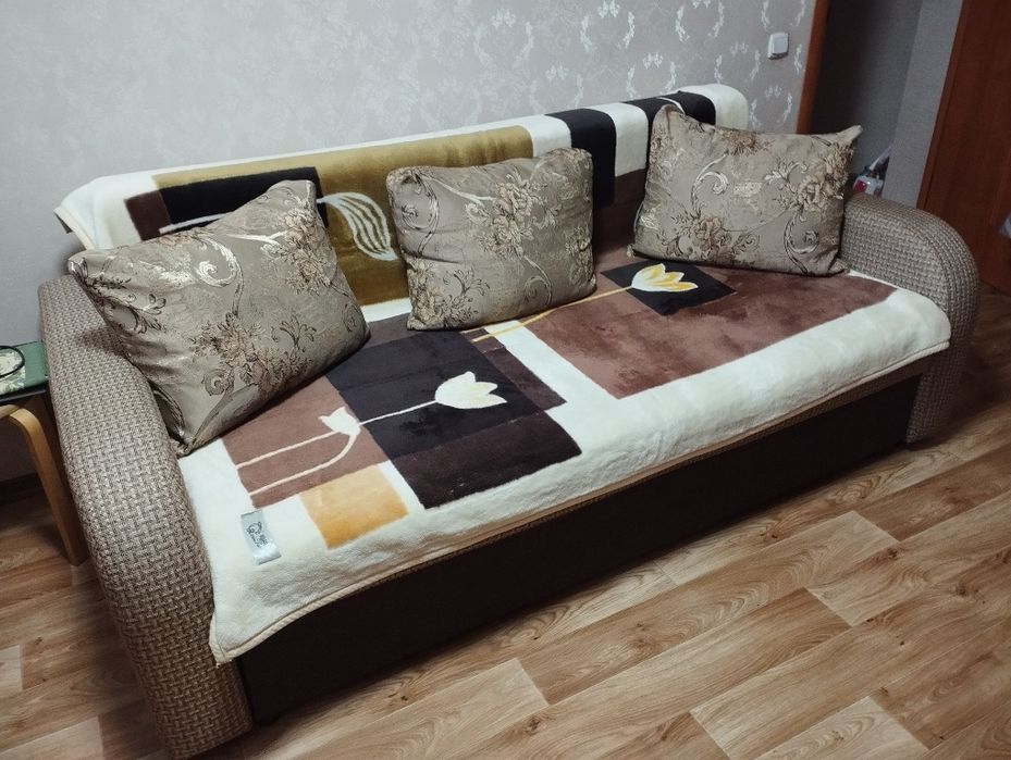 Продаю диван бу,в хорошем состоянии.Торг уместен.