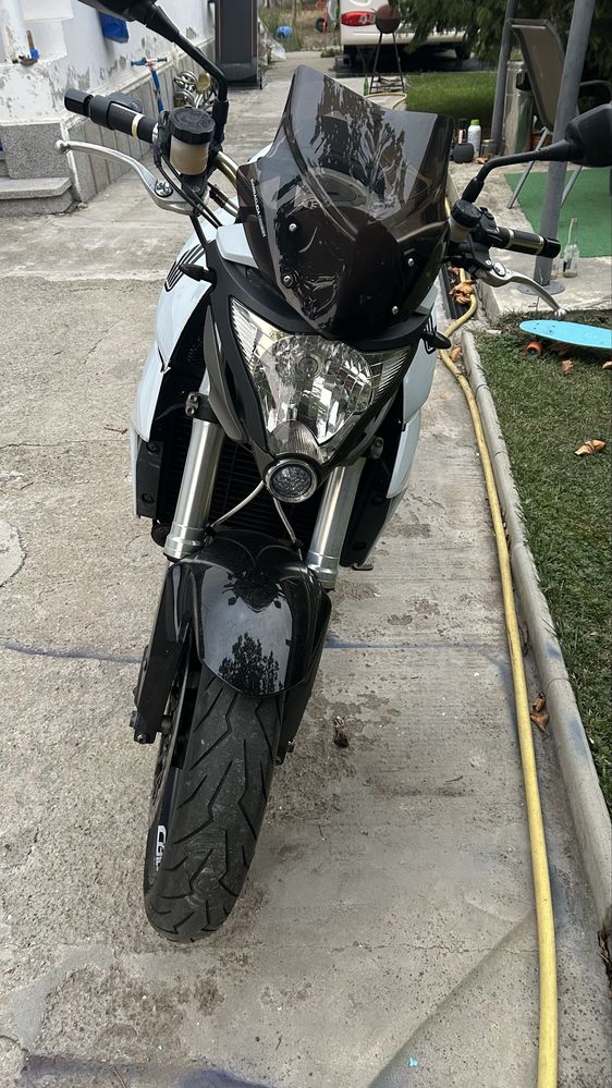 Vând Honda CB1000R 2010