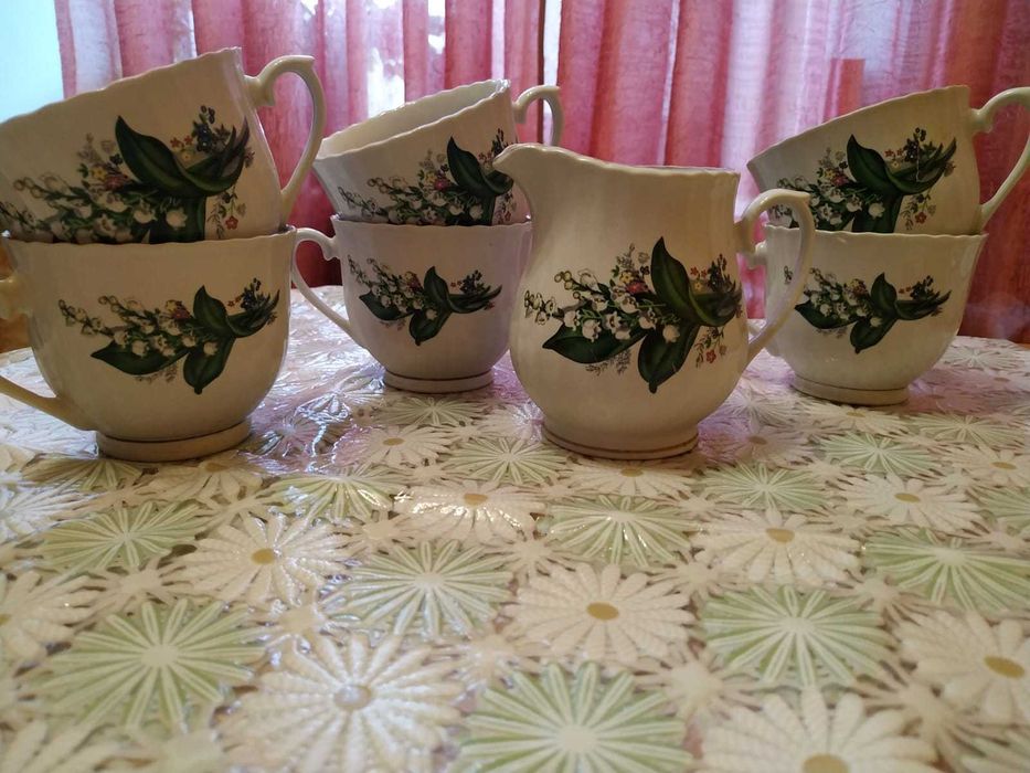 Продажа чайной посуды(чайные кружки+молочник)