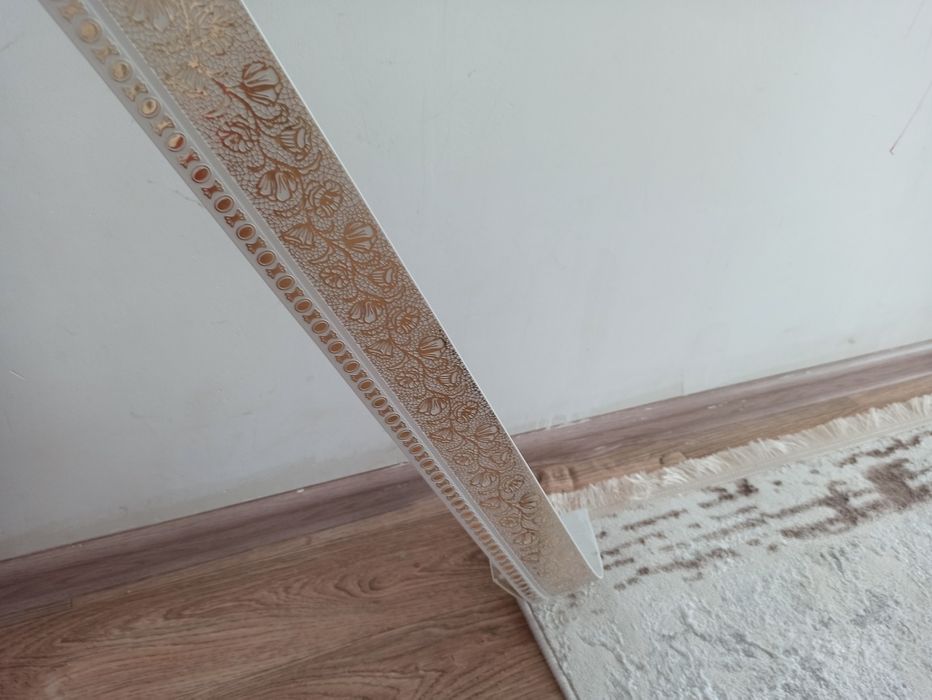Карниз сатылады.