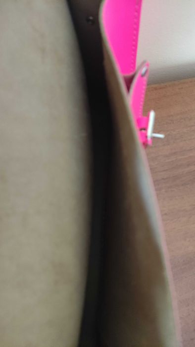 Маркова английска чанта от естествена кожа в неоново розово нова