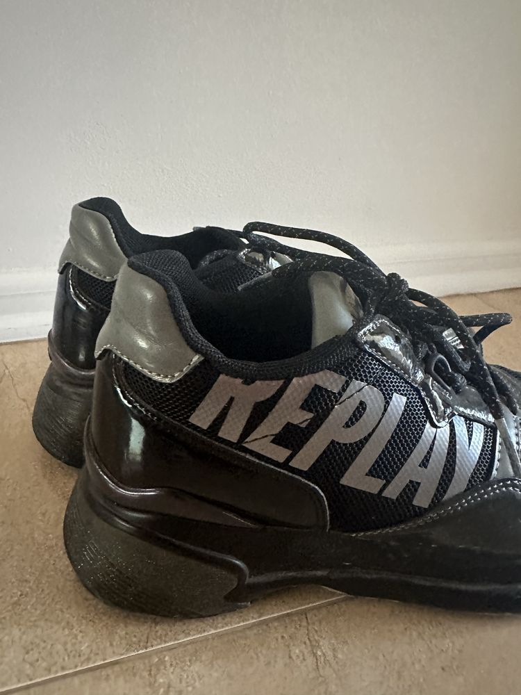 Дамски кецове Moschino, Replay, Steave Madden, Hugo, Pyma, Versace