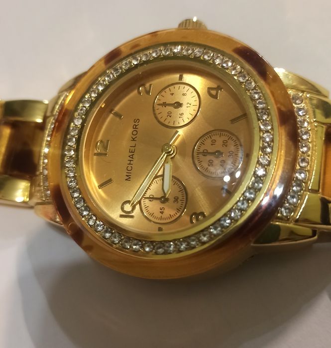 Продам часы наручные женские