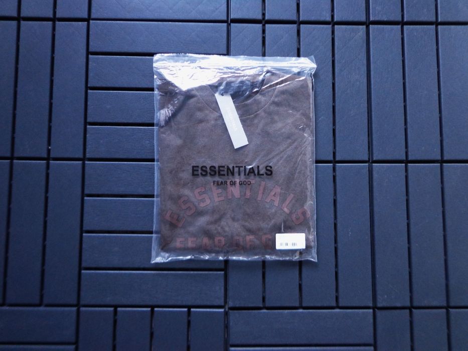 Мъжка тениска ESSENTIALS