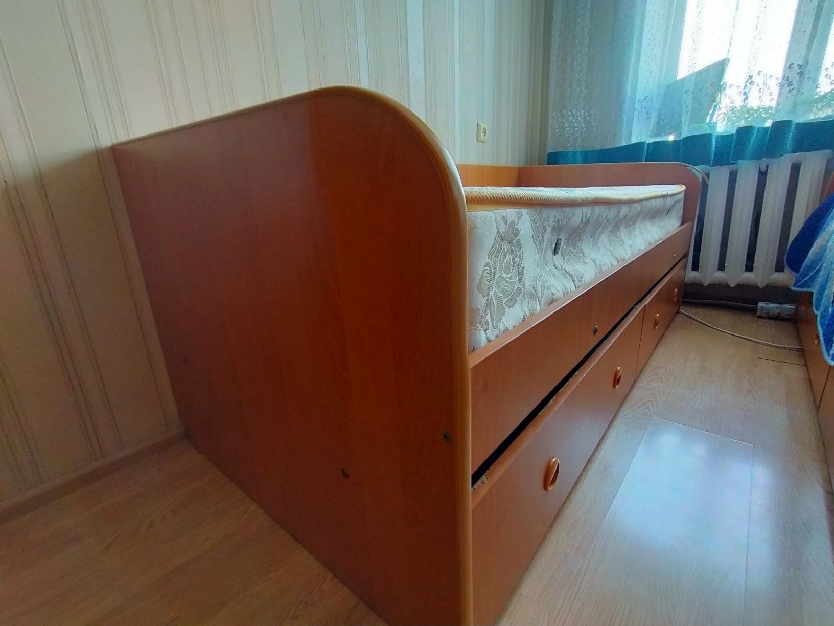 Кровать без матраса