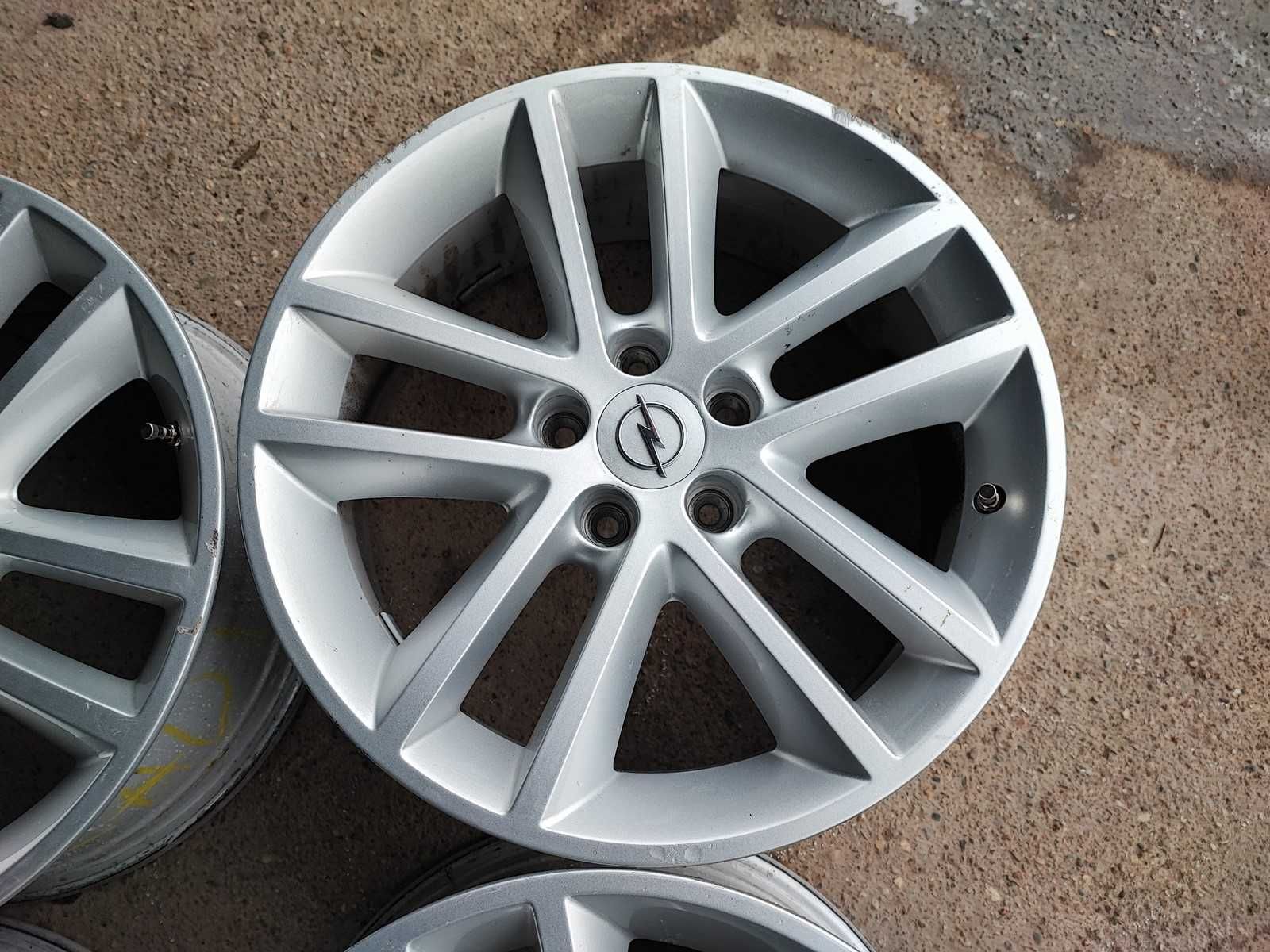 Set jante aluminiu Opel Astra R17 GTC 7JX ET35