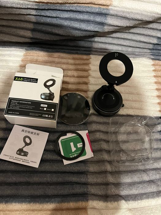 Продам магнитный держатель дня телефона , присоска