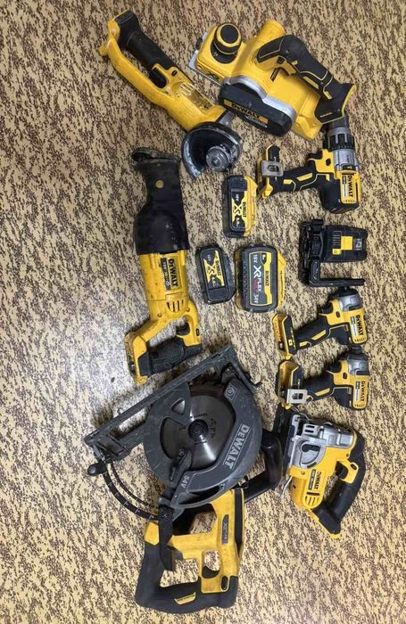 Машини и батерии DeWalt