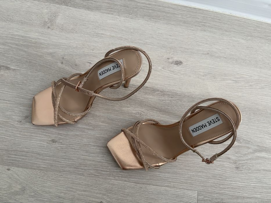 Vand sandale Steve Madden marimea 36
