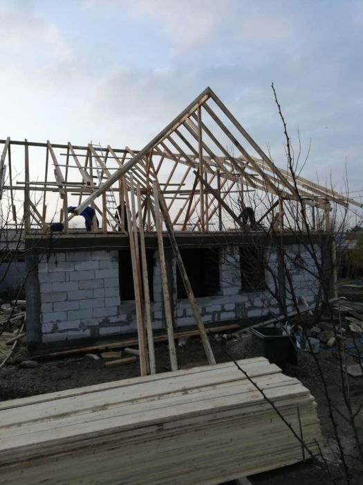 Acoperisuri mansardari jgheaburi burlane reparații  tigla metalica