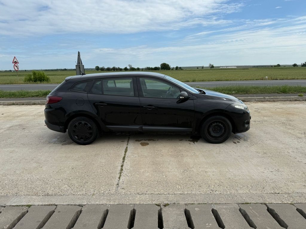 Dezmembrez Renault Megane 3 1.5 dCi 2011 – Motor K9K834, cutie JR5, na