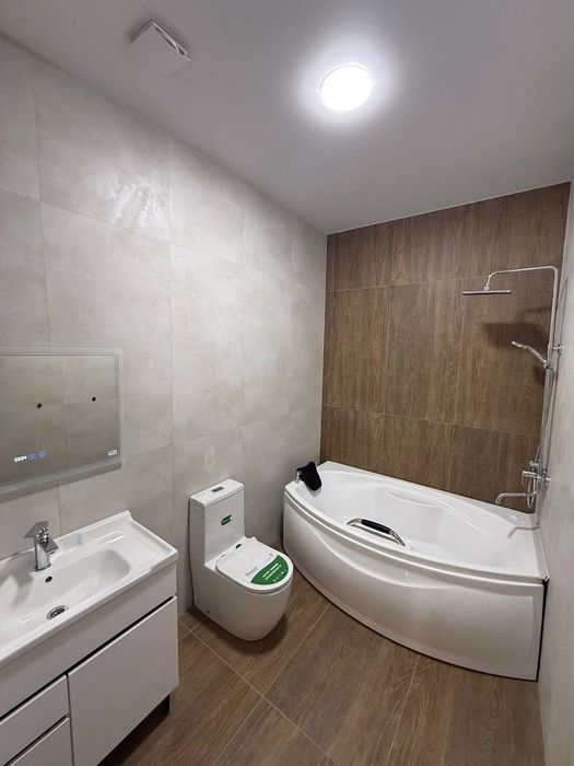 Продам шикарный новый дом возле Транспортнго института ( с1139 )