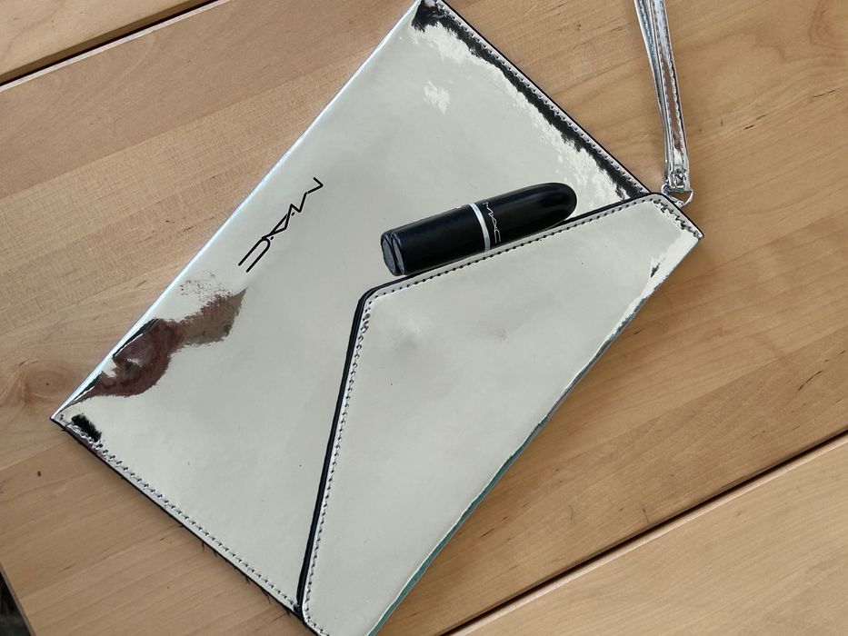 Mac ново червило в цвят Paramount с подарък несесерче