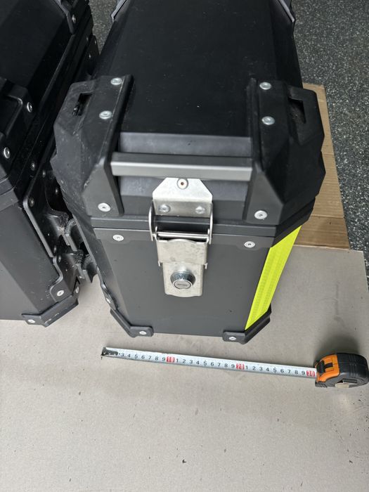 2бр странични куфари за мотор 2х28L със стойки за монтаж