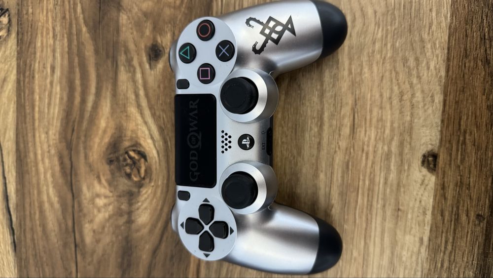Playstation 4 pro god of war limited edition
