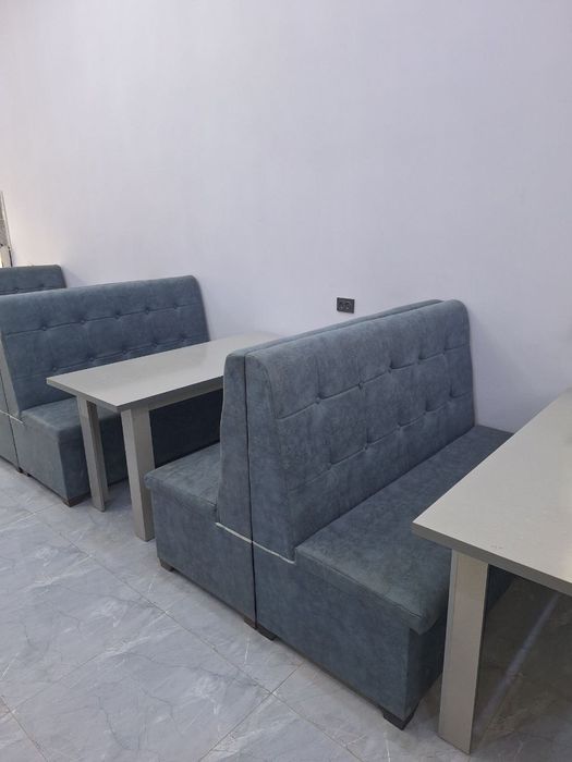 Kafe uchun bar va yumshoq mebel