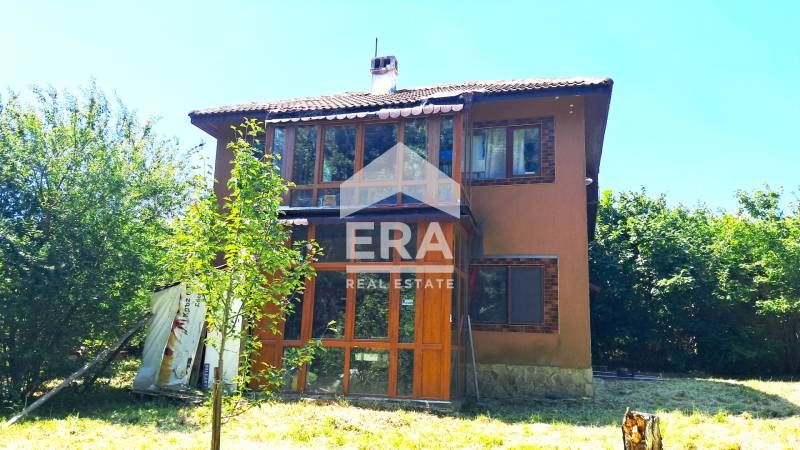 Ексклузивна, двуетажна, обзаведена къща за продажба, с гараж, зимна ос