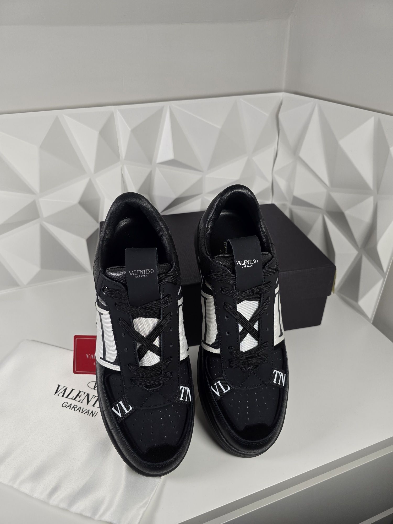 Мъжки обувки Valentino