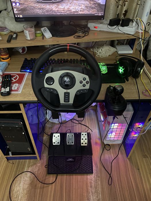 Vand volan GAMING SERIES puțin folosit