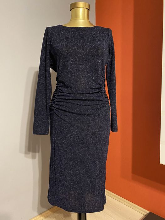 Rochie Wallis, dama