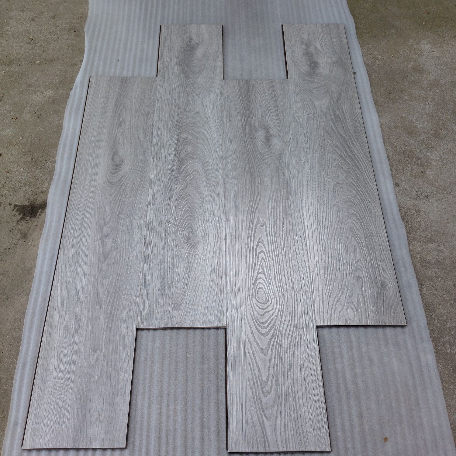 Laminat  tarket  8mm HDF