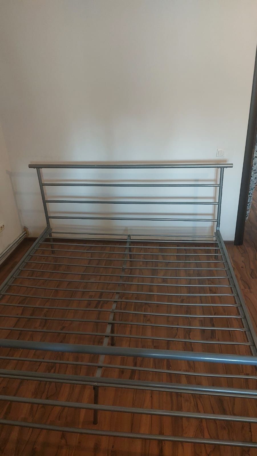 Pat metalic cu saltea